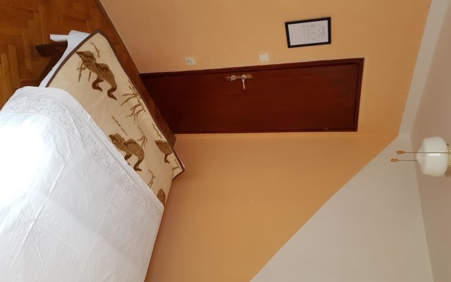 Apartment and Room Marica