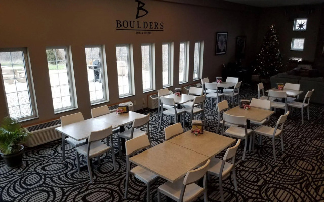 Okoboji Inn & Suites