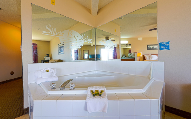 Siletz Bay Beachfront Hotel by OYO Lincoln City