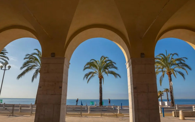 Le Magenta in Nice With 1 Bedrooms and 1 Bathrooms