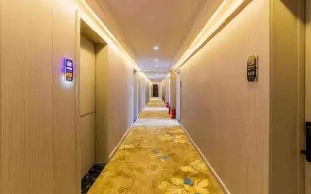 Chenghua Hotel (Zhaowuda Road Inner Mongolia University)