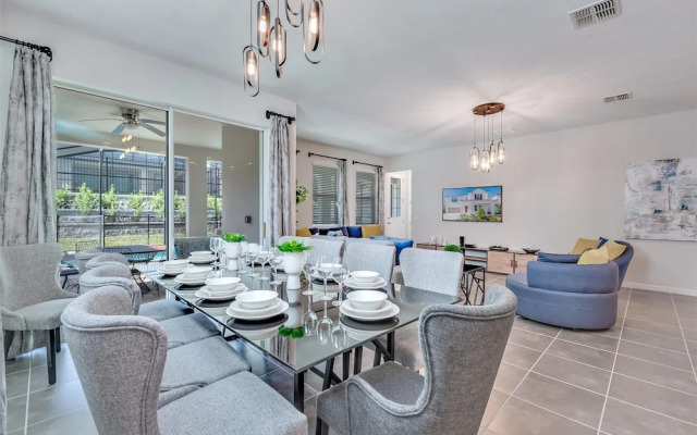 Phenomenal 8B 1810s Villa with Pool, Spa & Movie Theater
