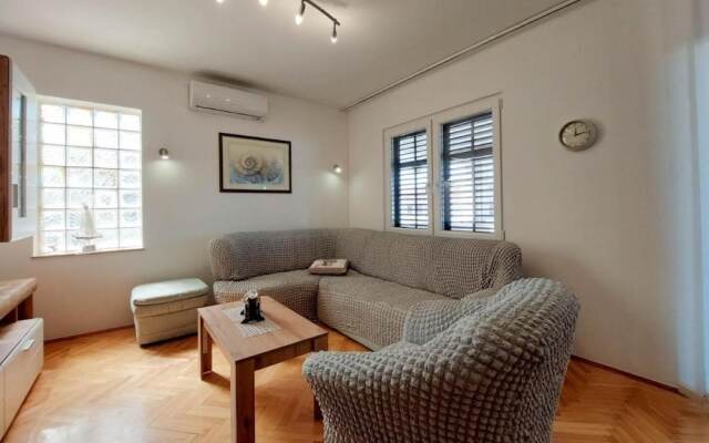 Fab - Spacious Terrace - A1