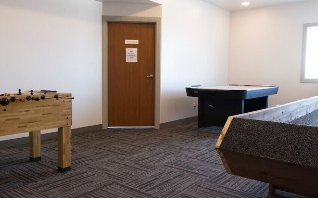 Roadhouse 52 Inn & Suites