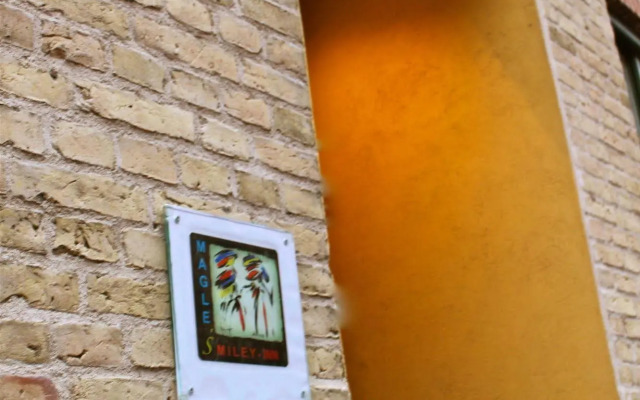 Magles Smiley Inn