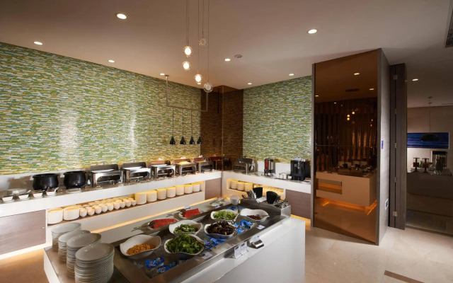 Holiday Inn Express Luoyang City Center by IHG