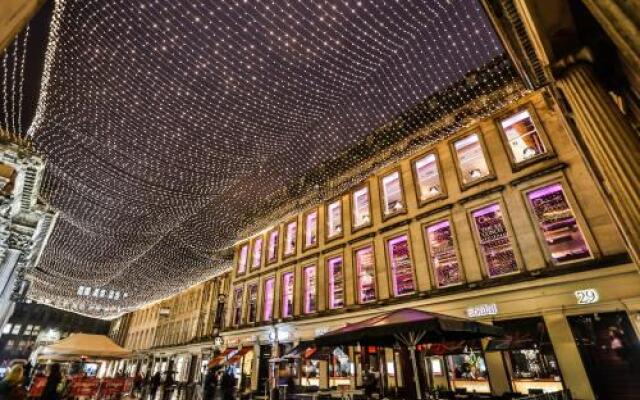 Glasgow City Center Flat with Parking