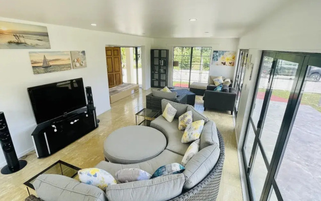 Red Hibiscus Villas