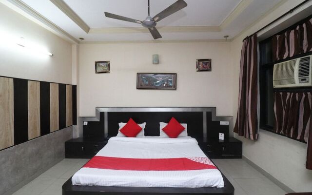 OYO 25037 Hotel Taj Heaven