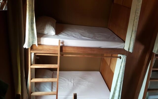 Mini Hut Hostel