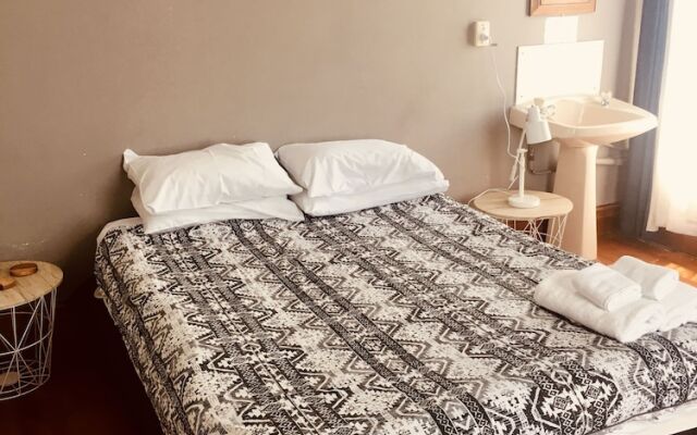 Raglan Harbour View Hotel