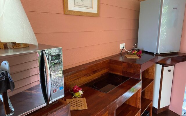 Bora Bora Holiday's Lodge and Villa