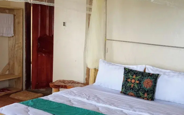 Bwindi Neckview Lodge