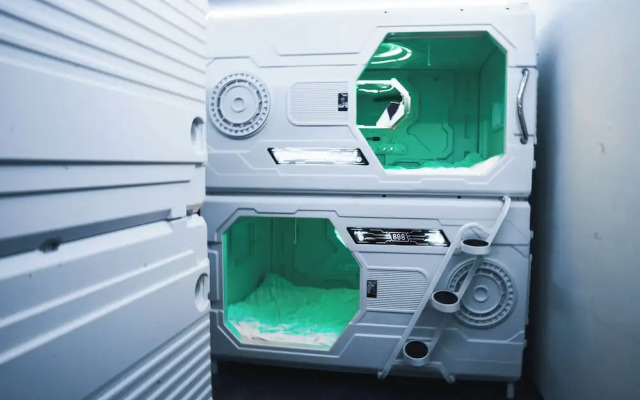 Capsula hotel