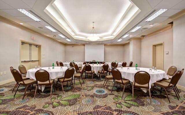 Holiday Inn & Suites Windsor Ambassador Bridge by IHG