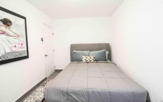 Blissful 3BR Art District Apt with PK & Fast WiFi