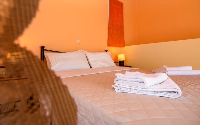 Kyparissia Garden Retreat - Spacious Duplex