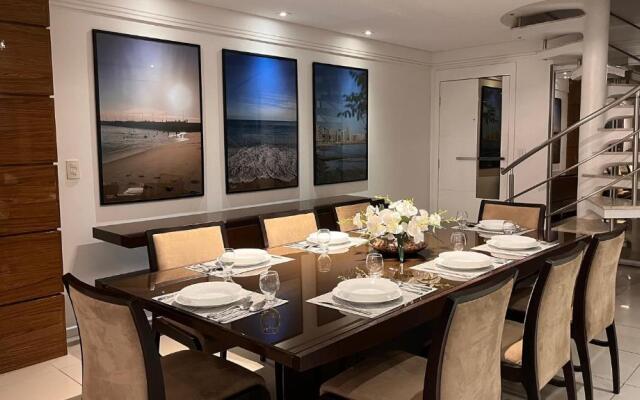 Luxuosa cobertura de 380m² a 850m da Av Beira Mar