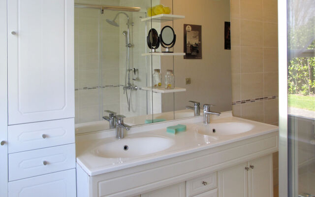 Holiday Home Le Saint Vigor (BAX400)