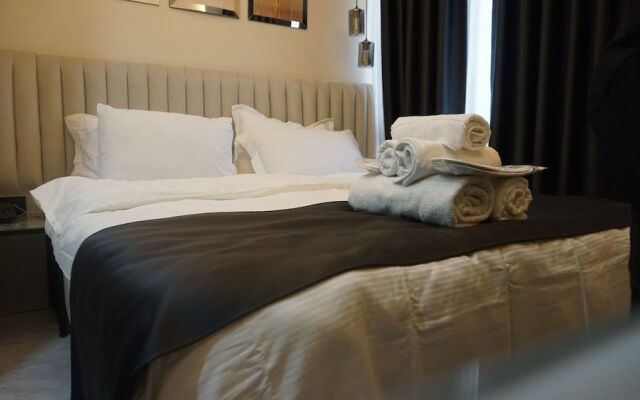 mana airport hotel