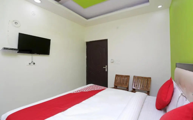 Super OYO 14332 Raj Palace