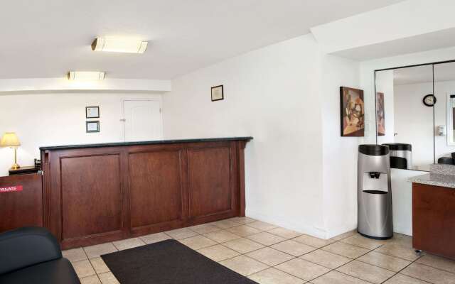 Super 8 by Wyndham Kamloops East