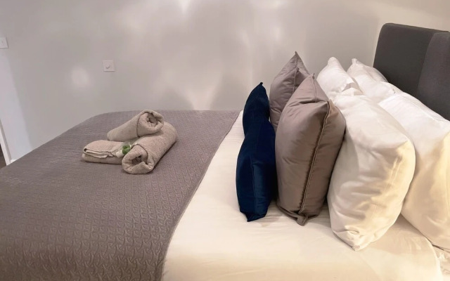 Super Luxe Central Maidenhead Apartment