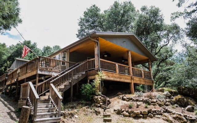 Sierra Lakes Retreat