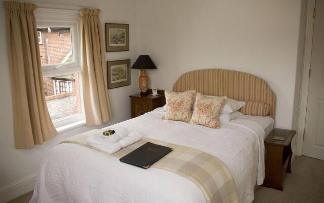 2-bed Apartment in High Wycombe Private Garden
