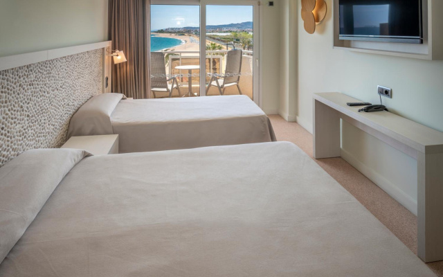 Caprici Beach Hotel & Spa