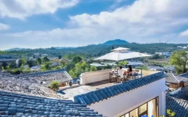 TengChong Shichu Hot Spring Hotel