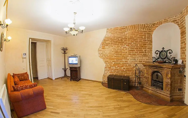 Historic Apartment near Rynor Square