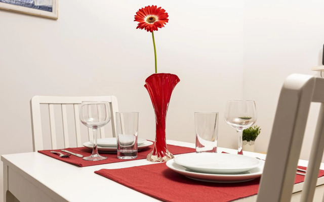 Peaceful Riverside Studio with Garage & private Patio Garden Center