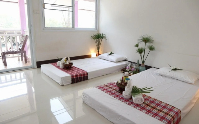 Chiangrai Lake Hill Resort