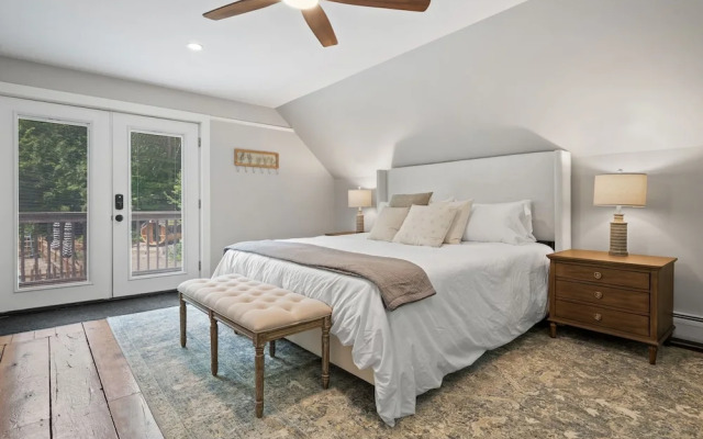 The Aurora Inn & Cottages