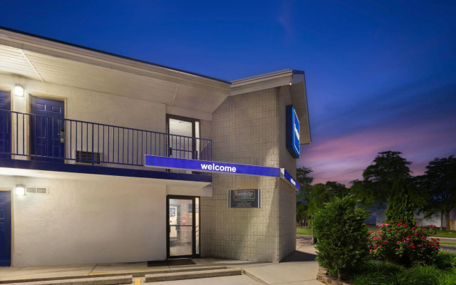 Travelodge by Wyndham Madison Heights MI