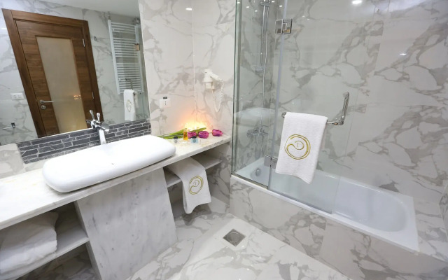 Delora Hotel and Suites