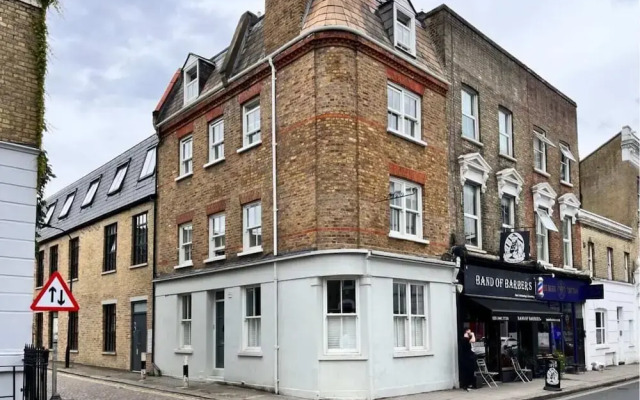 The Ravenscourt Park Escape - Bright 2bdr Flat