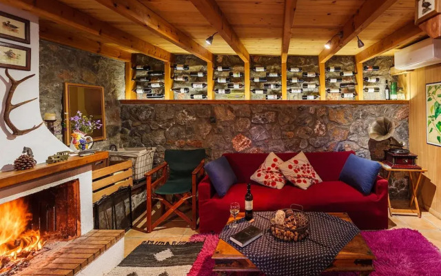 Escape in the Forest, Cosy Chalet with Home Cinema