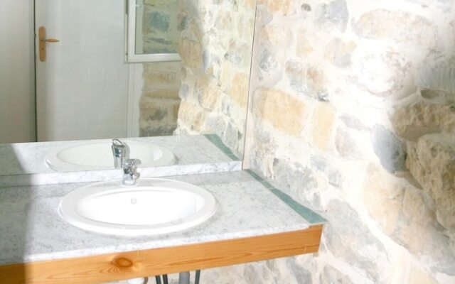 Apartment With 3 Bedrooms in Grospierres, With Wonderful Mountain View
