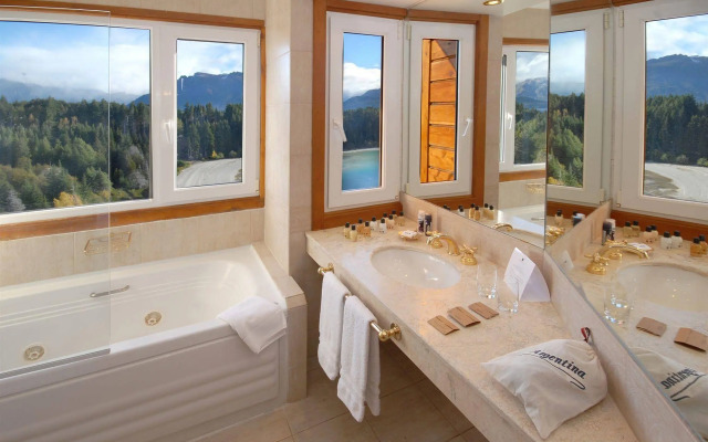 Isla Victoria Lodge