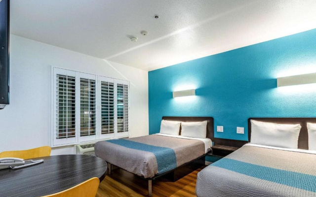 Motel 6 Fountain Valley, CA - Huntington Beach Area