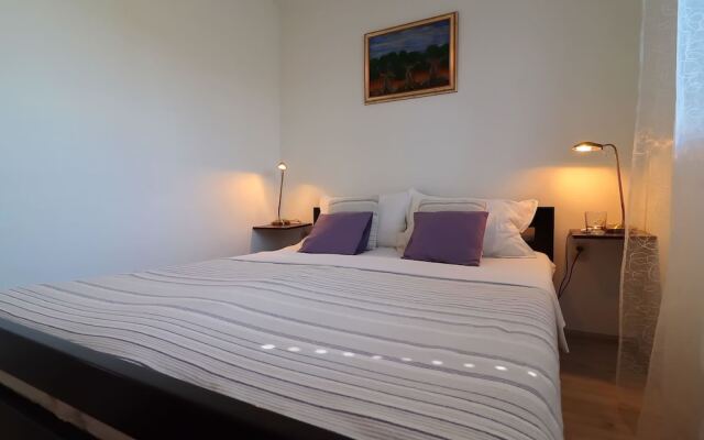 Charming Holiday Home in Cara With Swimming Pool