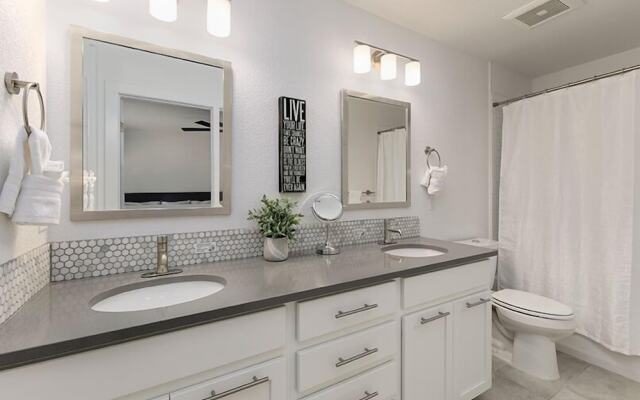 Gorgeous Townhome Steps From the Brewery District!