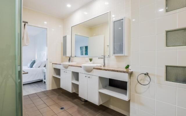 Azure Vista - 3 Bedroom Unit - Ocean Views