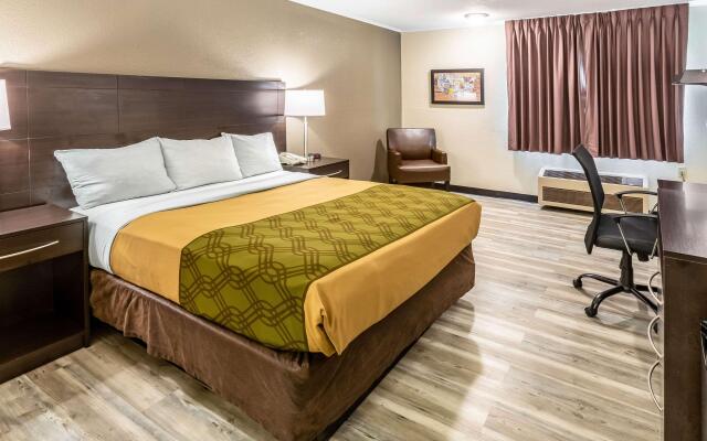 Econo Lodge Inn & Suites