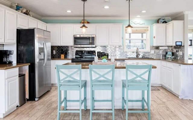 Selah 3 Bedroom Home by RedAwning