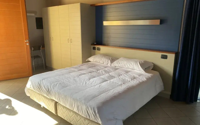 Room in Guest Room - Bright and Spacious Double-room