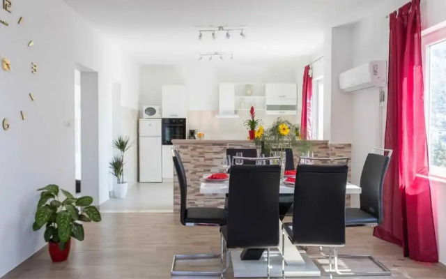 Apartment IV & LA