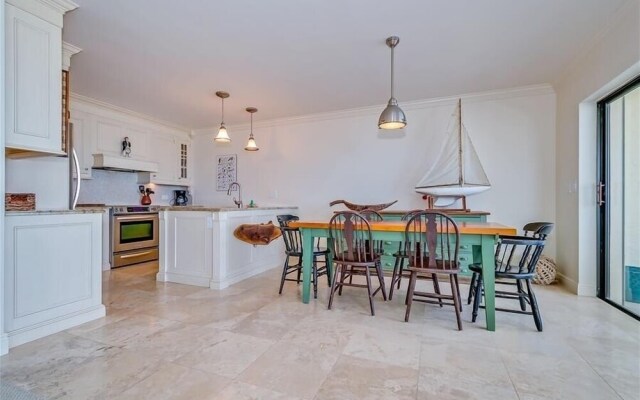 Sea Oats 217 2 Bedroom Home by RedAwning